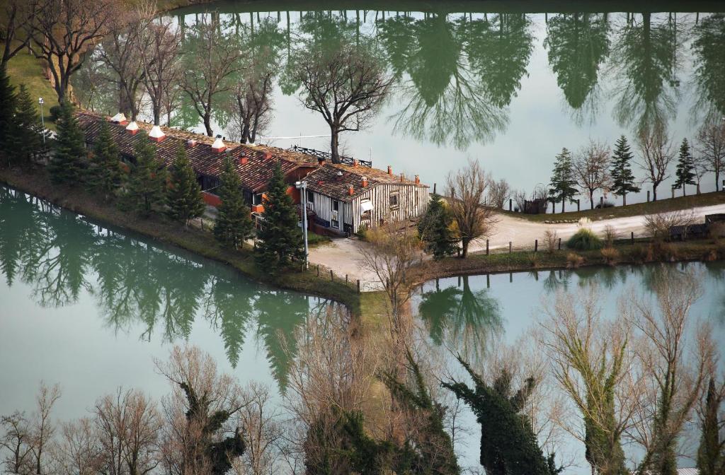 Tenuta Santi Giacomo e Filippo - E-Bike "Alle Origini del Cibo" Marche Tenuta Santi Giacomo e Filippo