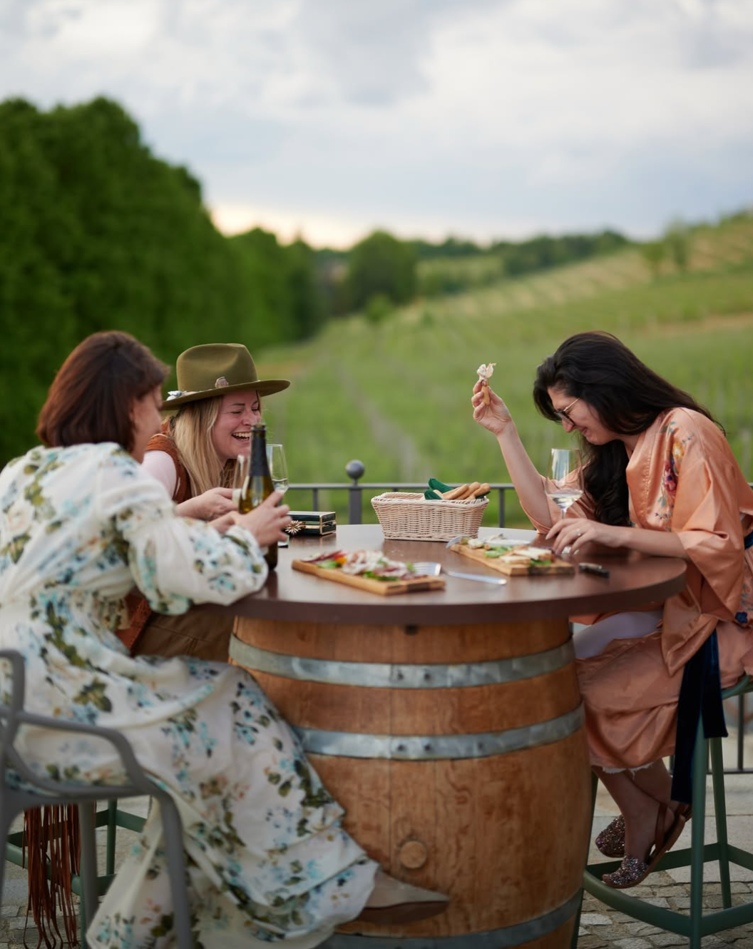 Cascina Binè - Soggiorno & Cena in Cantina Piemonte Cascina Binè